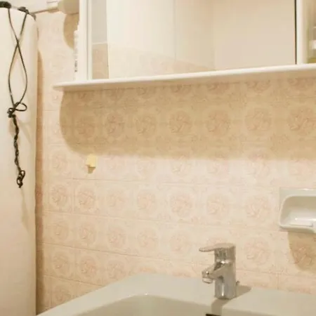 Bright Studio Near Bastille Апартаменты *